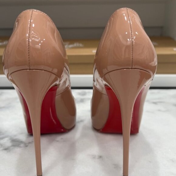 Christian Louboutin New Very Prive Nude 39.5 - Picture 7 of 10